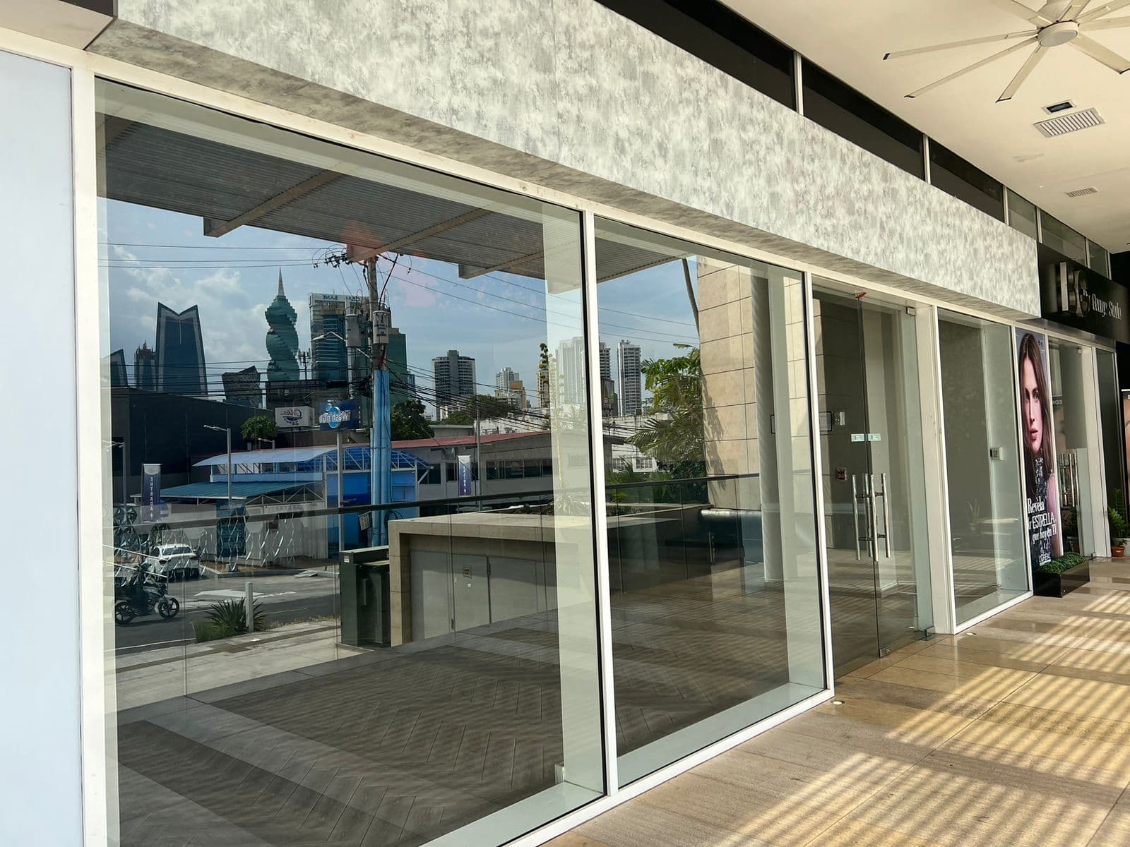 The Towers Business Plaza - Local Planta Baja en Alquiler